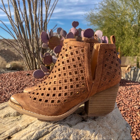 Just About Noon Shoes - ✨SALE ✨ Deep V-Side Cut Booties